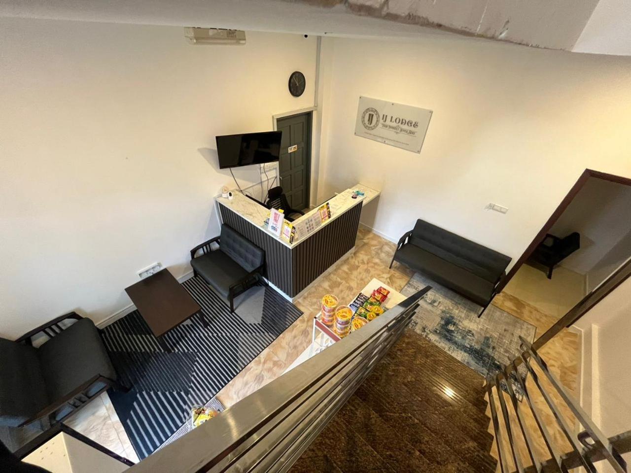 Ij Lodge Мірі Екстер'єр фото